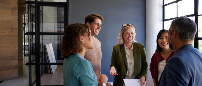 Mensen in gesprek klein formaat